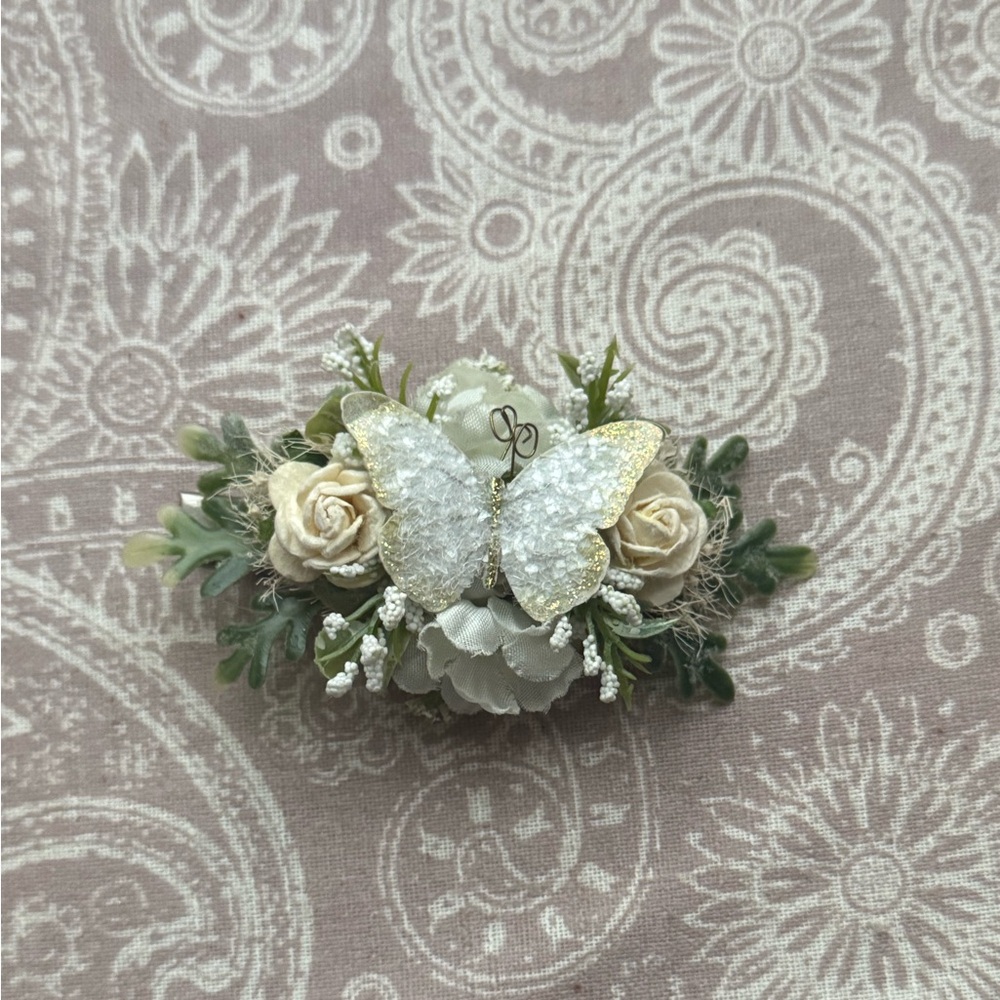 Floral Butterfly Hair Clip - Cream and Green - Picture 2 of 3